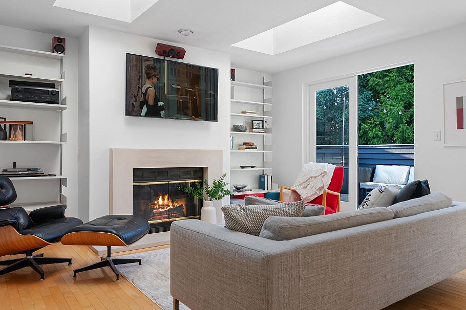 2343 W 7th Avenue Vancouver, BC - 2