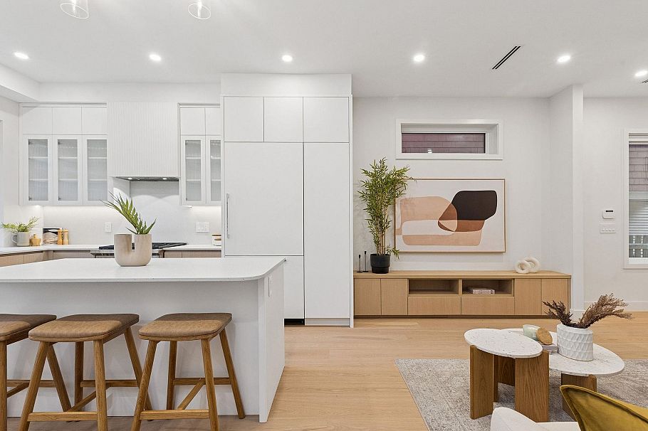 1 7 E 23rd Avenue Vancouver, BC - 3