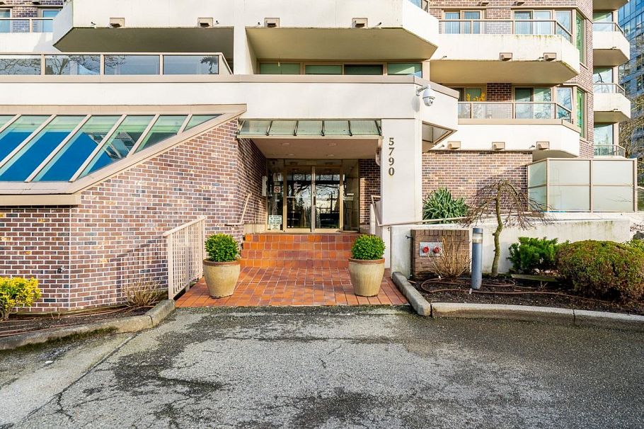 801 5790 Patterson Avenue Burnaby, BC - 2