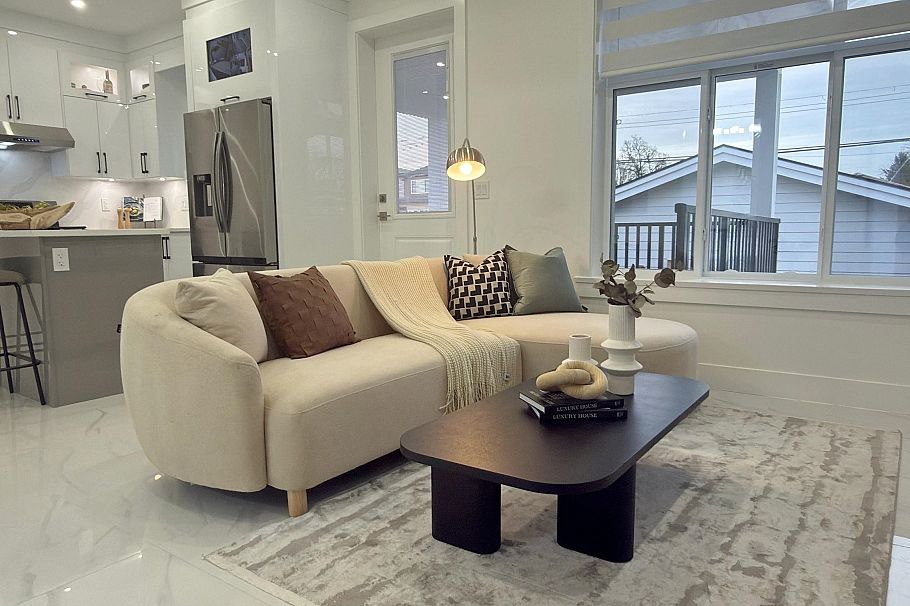 2172 E 46th Avenue Vancouver, BC - 2