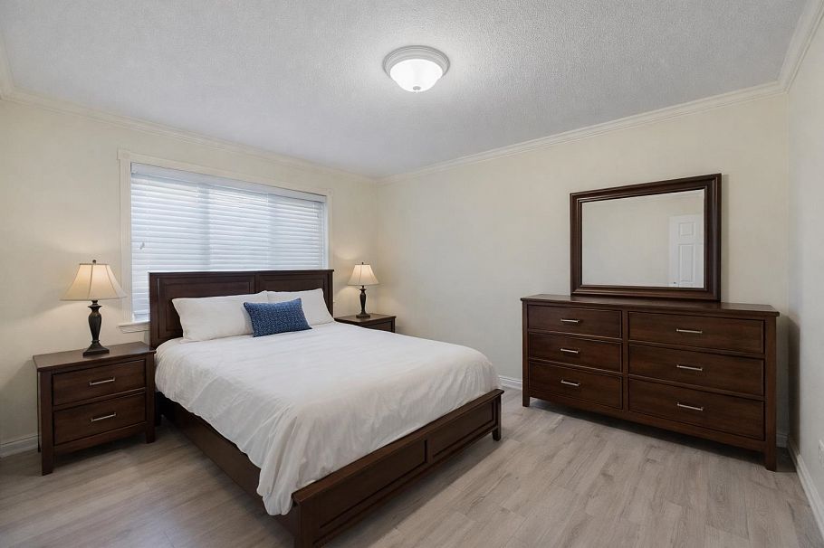 538 W 25th Street North Vancouver, BC - 19