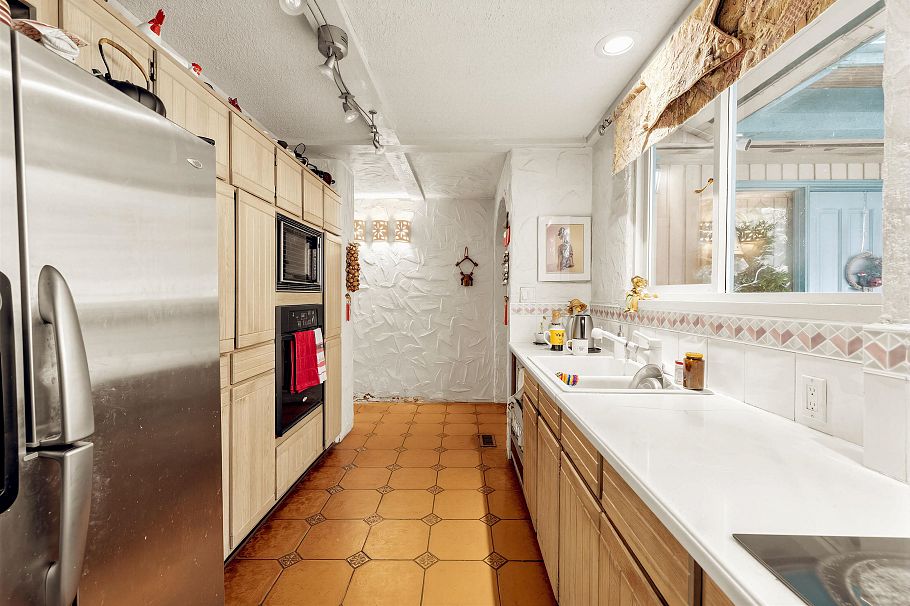 1670 Ayleslynn Drive North Vancouver, BC - 6