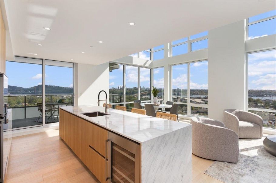 2404 1500 Fern Street North Vancouver, BC - 2