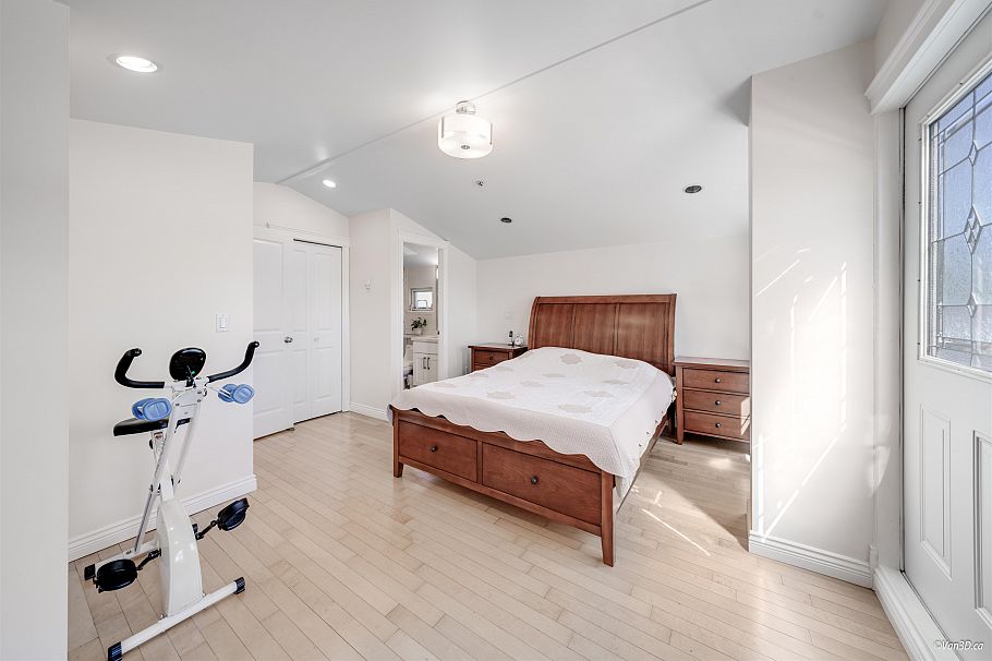 7531 Oak Street Vancouver, BC - 14