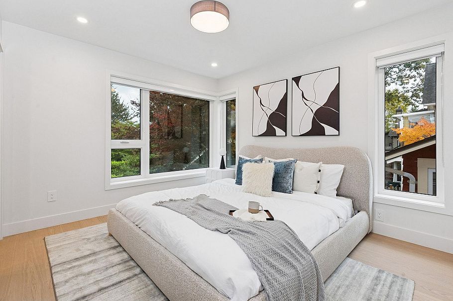 1 7 E 23rd Avenue Vancouver, BC - 5