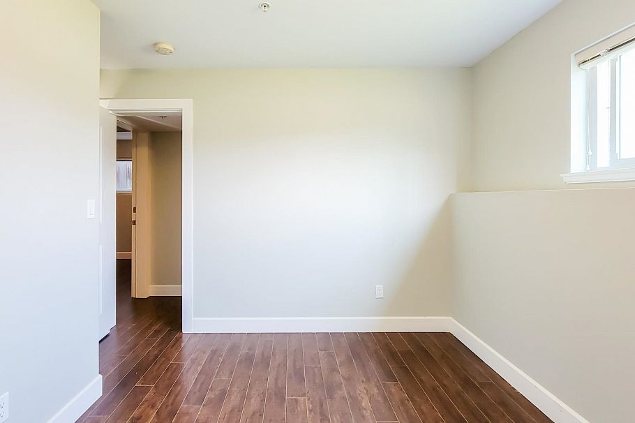 3096 E 26th Avenue Vancouver, BC - 32