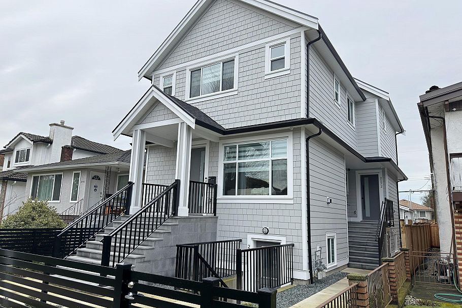 2172 E 46th Avenue Vancouver, BC - 1