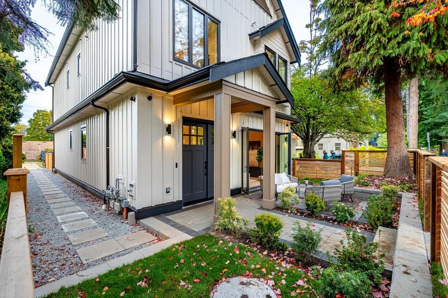 487 E 31 Avenue Vancouver, BC - 3