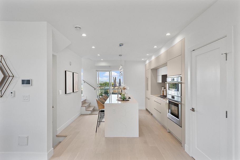 2 434 E 1st Street North Vancouver, BC - 8