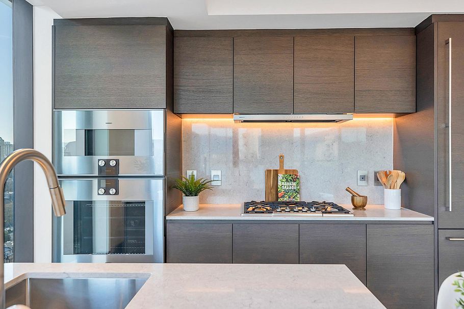 1905 1408 Robson Street Vancouver, BC - 2