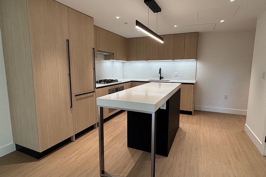 113 2235 E Broadway Vancouver, BC - 5