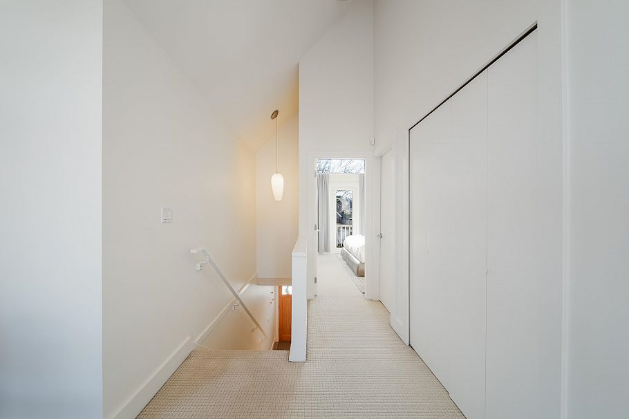 141 W 13th Avenue Vancouver, BC - 9