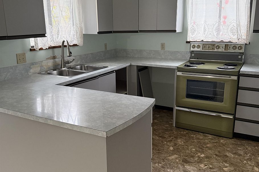 5652 Lancaster Street Vancouver, BC - 5