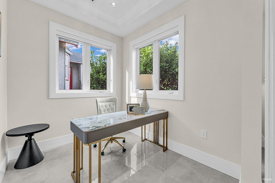 4112 W 11th Avenue Vancouver, BC - 6