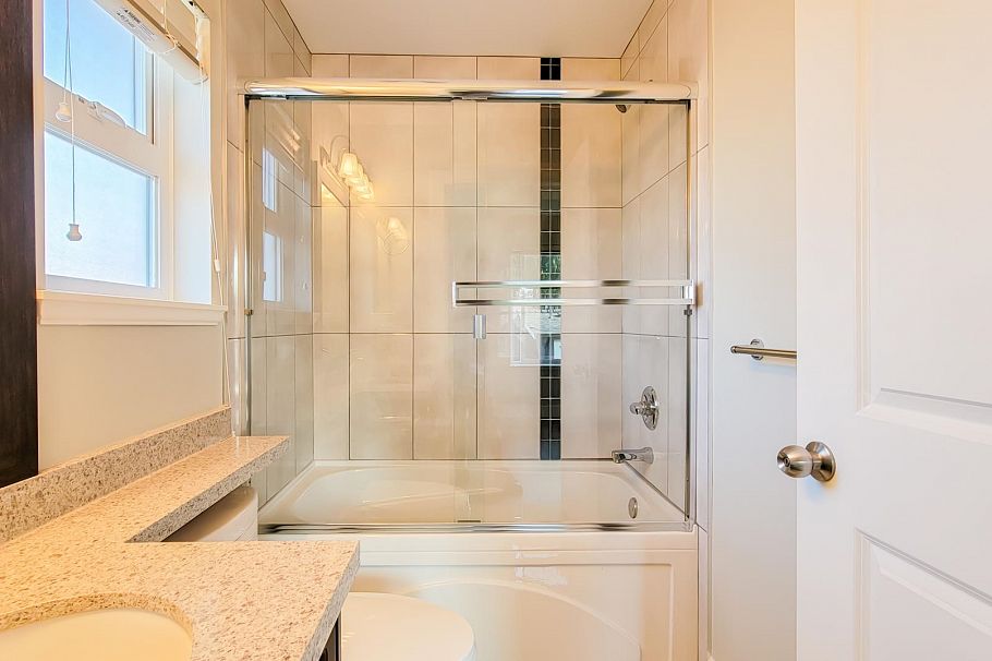 3096 E 26th Avenue Vancouver, BC - 14