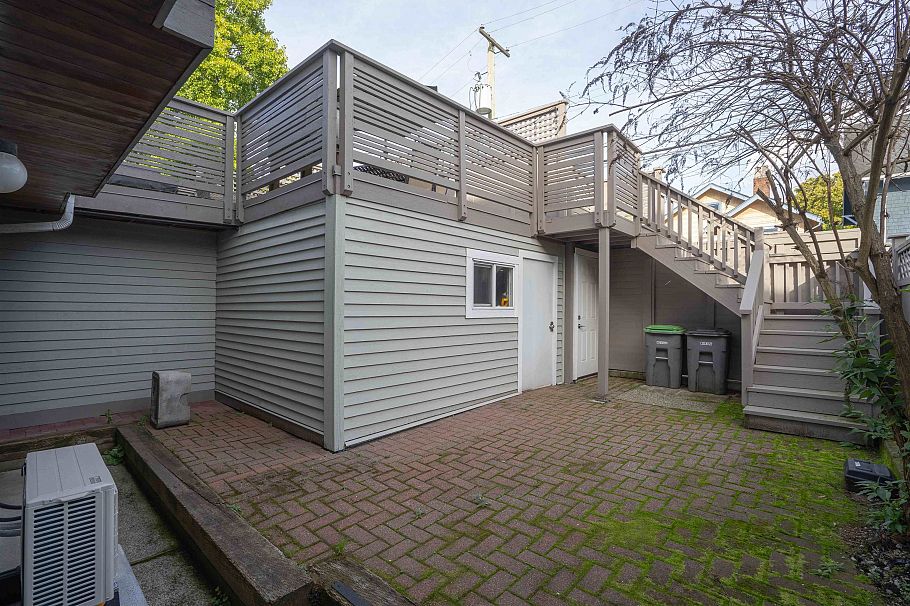 1346 Laburnum Street Vancouver, BC - 32