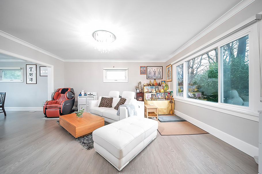 2779 W 13th Avenue Vancouver, BC - 5