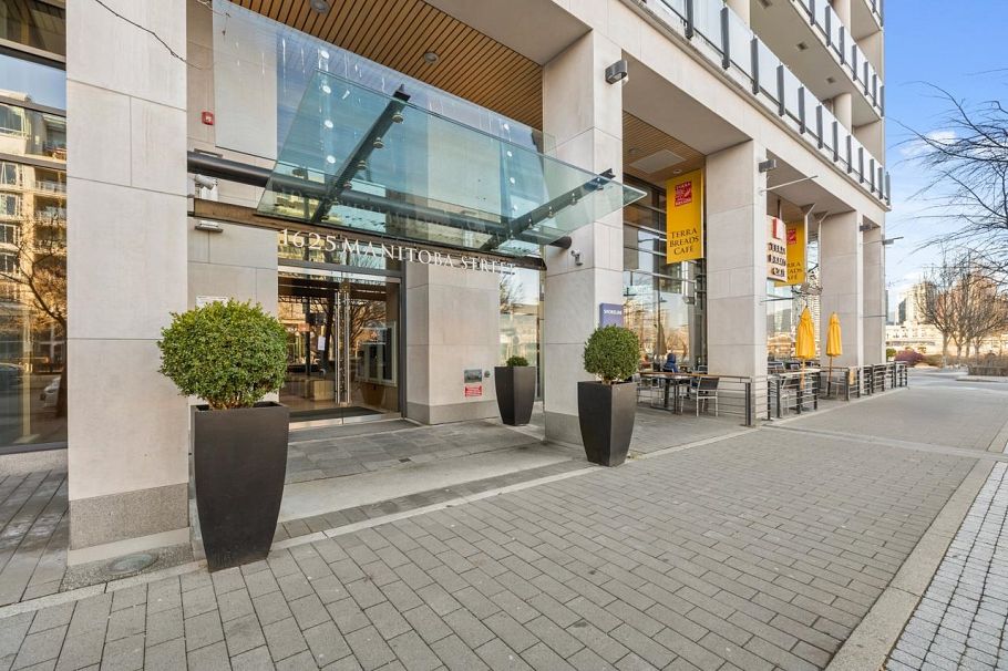 302 1625 Manitoba Street Vancouver, BC - 34