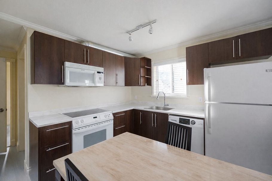 538 W 25th Street North Vancouver, BC - 18