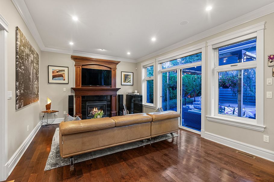 452 Tempe Crescent North Vancouver, BC - 17