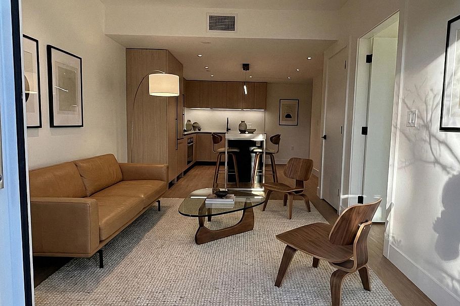 113 2235 E Broadway Vancouver, BC - 3