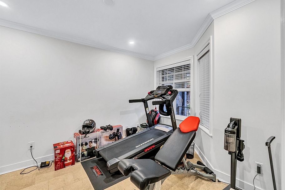 1219 Arborlynn Drive North Vancouver, BC - 35