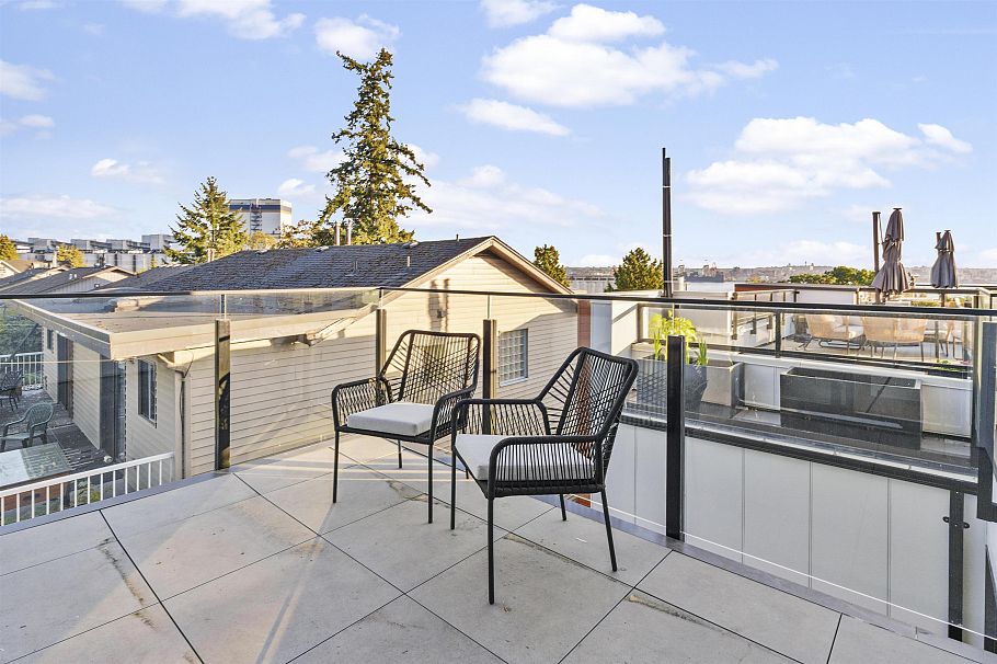 2 434 E 1st Street North Vancouver, BC - 17