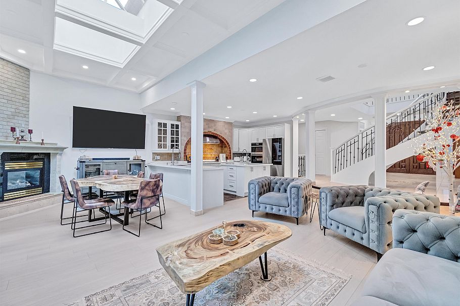 1219 Arborlynn Drive North Vancouver, BC - 8