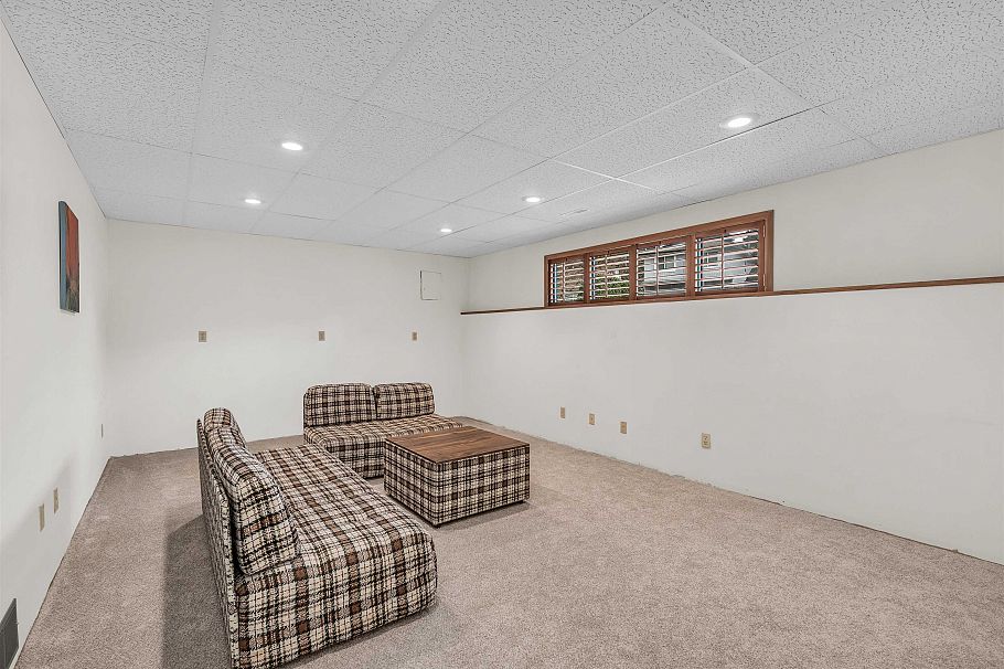 2310 Magnussen Place North Vancouver, BC - 24