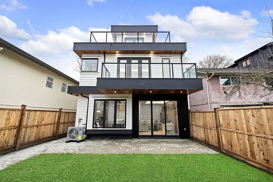 2 1967 E 13th Avenue Vancouver, BC - 32