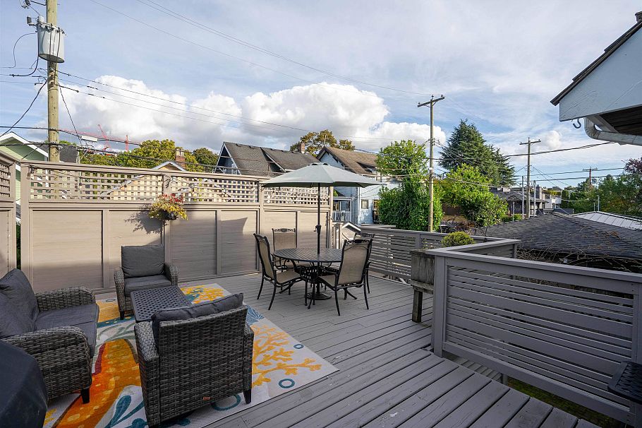 1346 Laburnum Street Vancouver, BC - 30