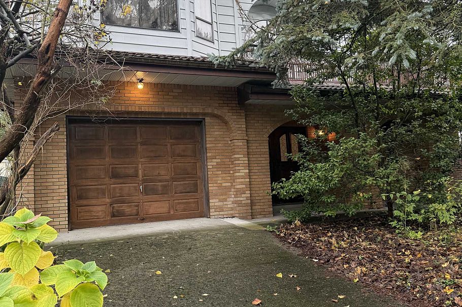 5652 Lancaster Street Vancouver, BC - 1