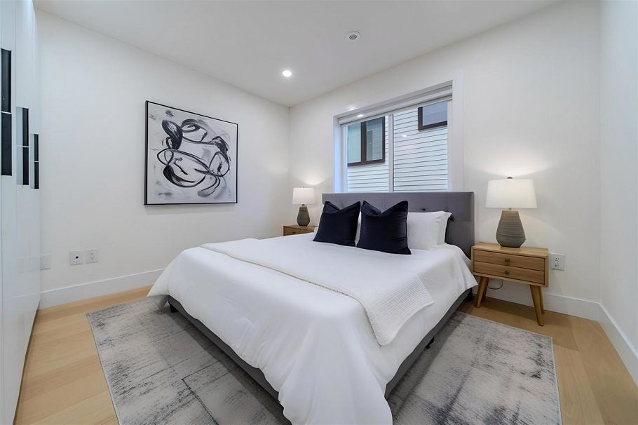 2 3576 E Pender Street Vancouver, BC - 25