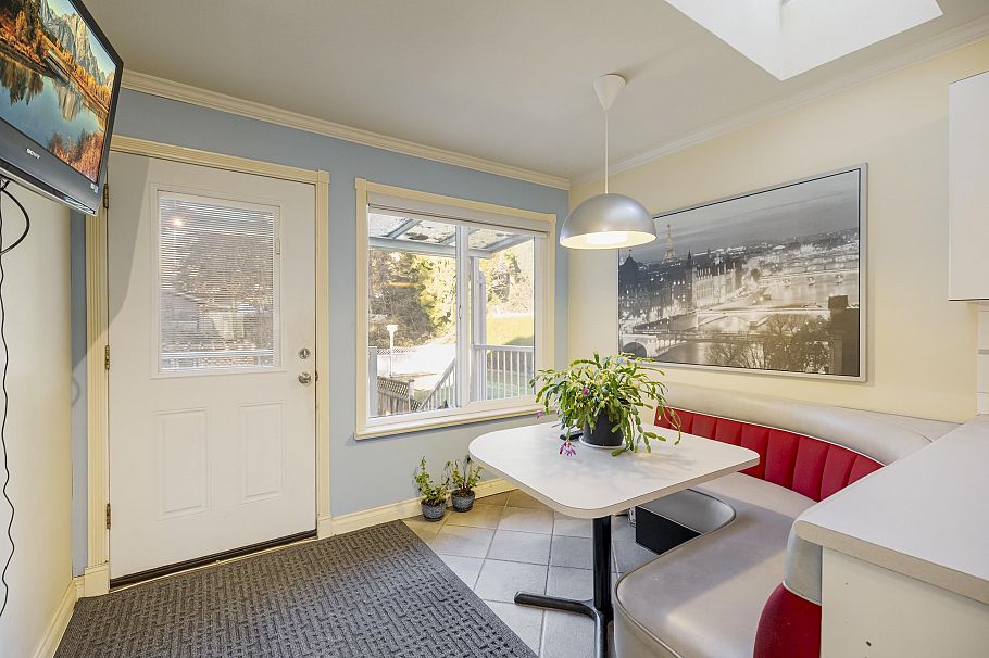 538 W 25th Street North Vancouver, BC - 5