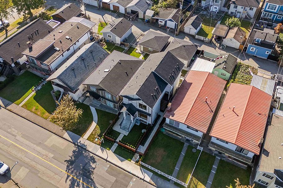 1 2658 Dundas Street Vancouver, BC - 5