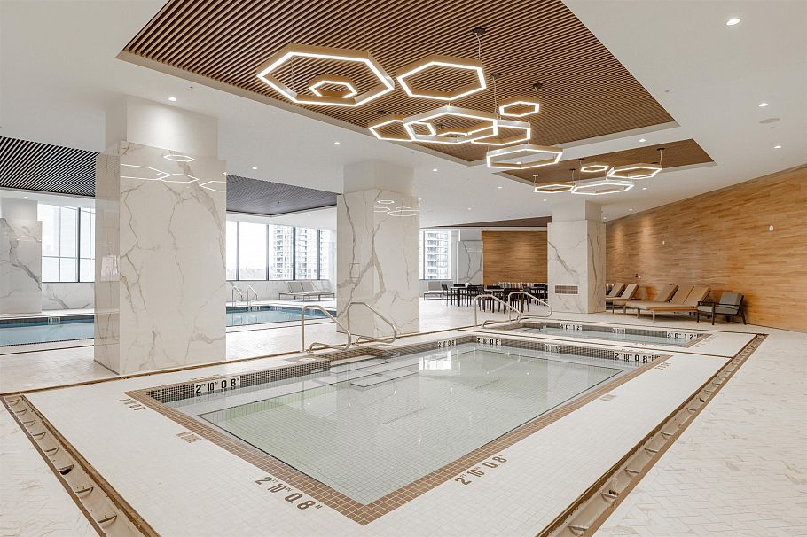 4304 4168 Lougheed Highway Burnaby, BC - 3