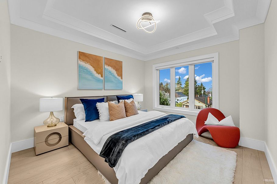 4112 W 11th Avenue Vancouver, BC - 17