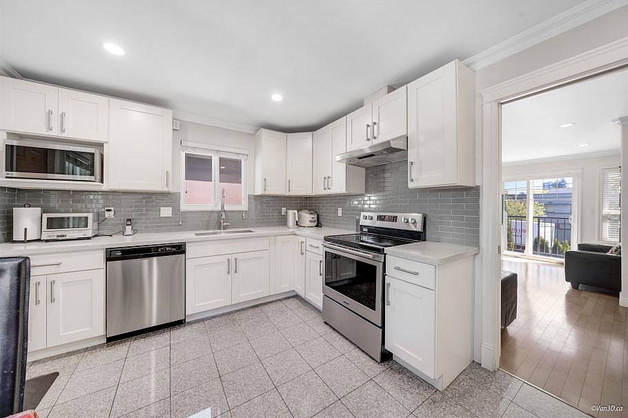 7531 Oak Street Vancouver, BC - 7