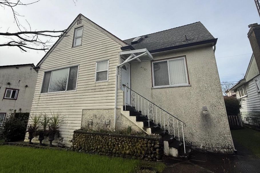 8245 Selkirk Street Vancouver, BC - 1