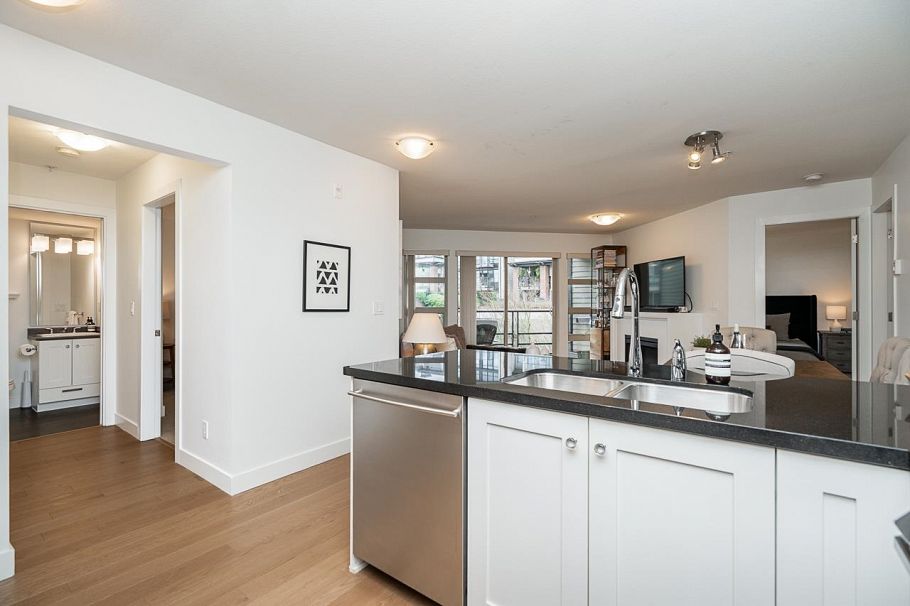 326 738 E 29th Avenue Vancouver, BC - 5