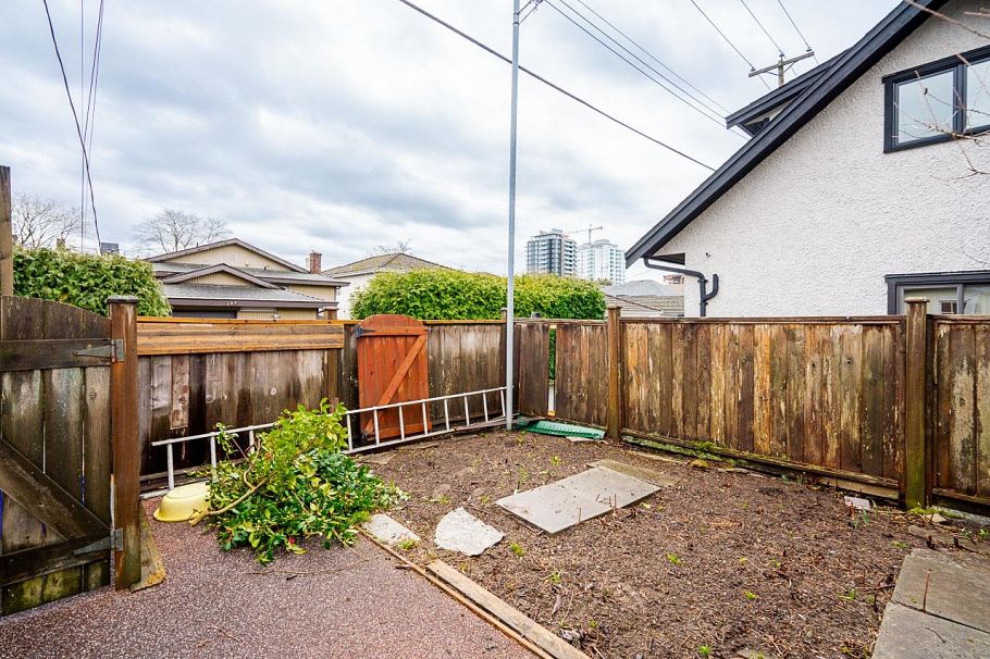 134 W 40th Avenue Vancouver, BC - 35