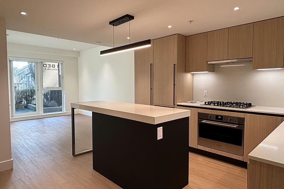 113 2235 E Broadway Vancouver, BC - 2