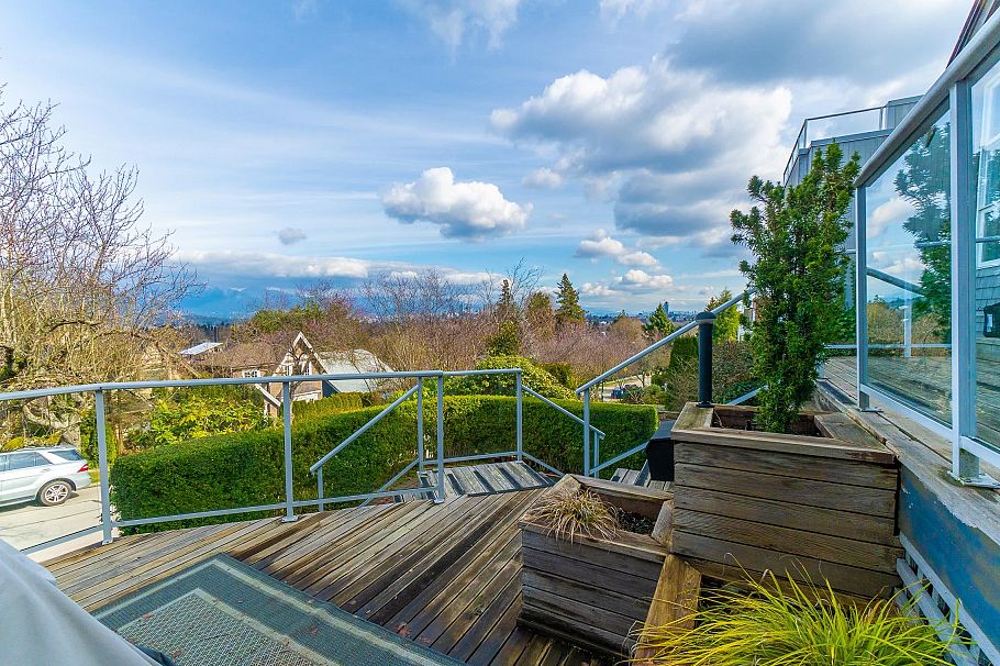 3762 W 13th Avenue Vancouver, BC - 3