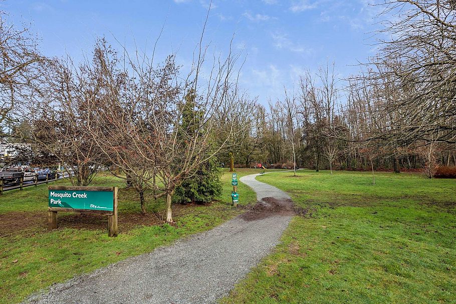 10 838 Tobruck Avenue North Vancouver, BC - 25