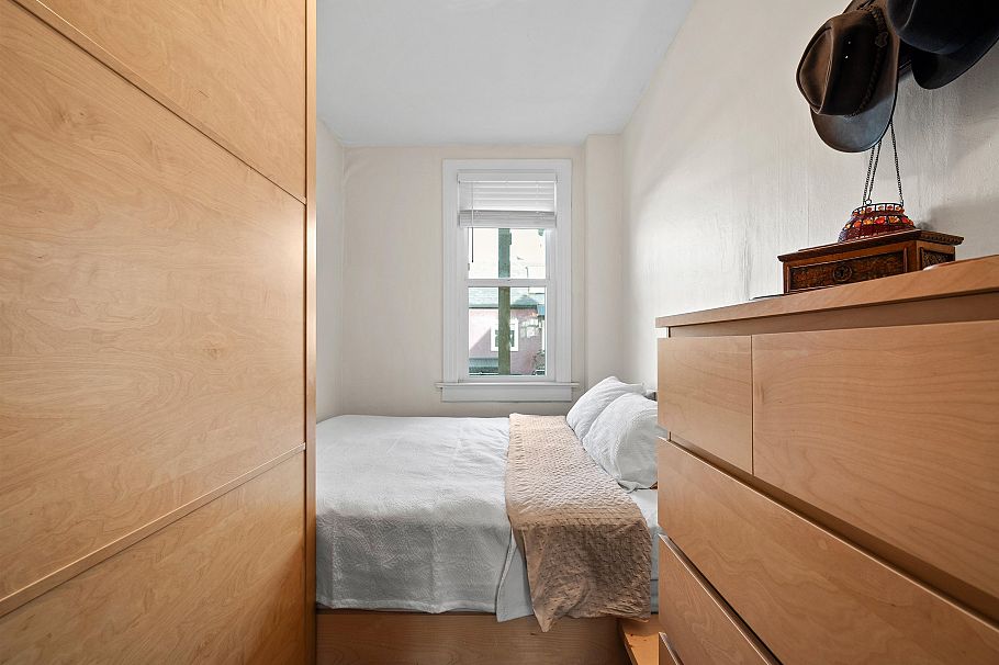 1829 1831 W 2nd Avenue Vancouver, BC - 18