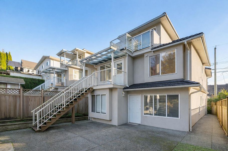 538 W 25th Street North Vancouver, BC - 21