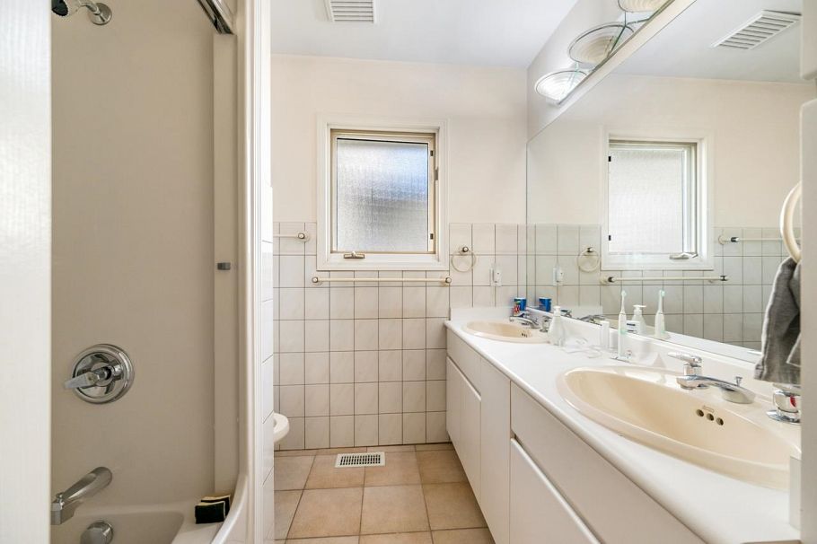 5942 Laurel Street Vancouver, BC - 2