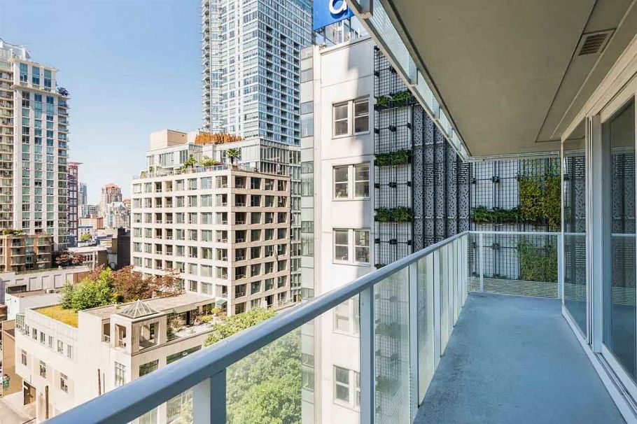 1001 777 Richards Street Vancouver, BC - 9