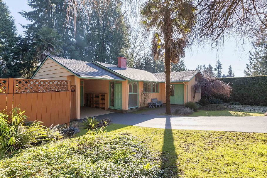 1670 Ayleslynn Drive North Vancouver, BC - 2