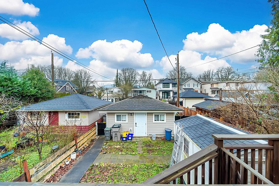 2779 W 13th Avenue Vancouver, BC - 27